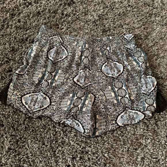 Boho Style Flowy Patterned Shorts Size Medium - Picture 5 of 8